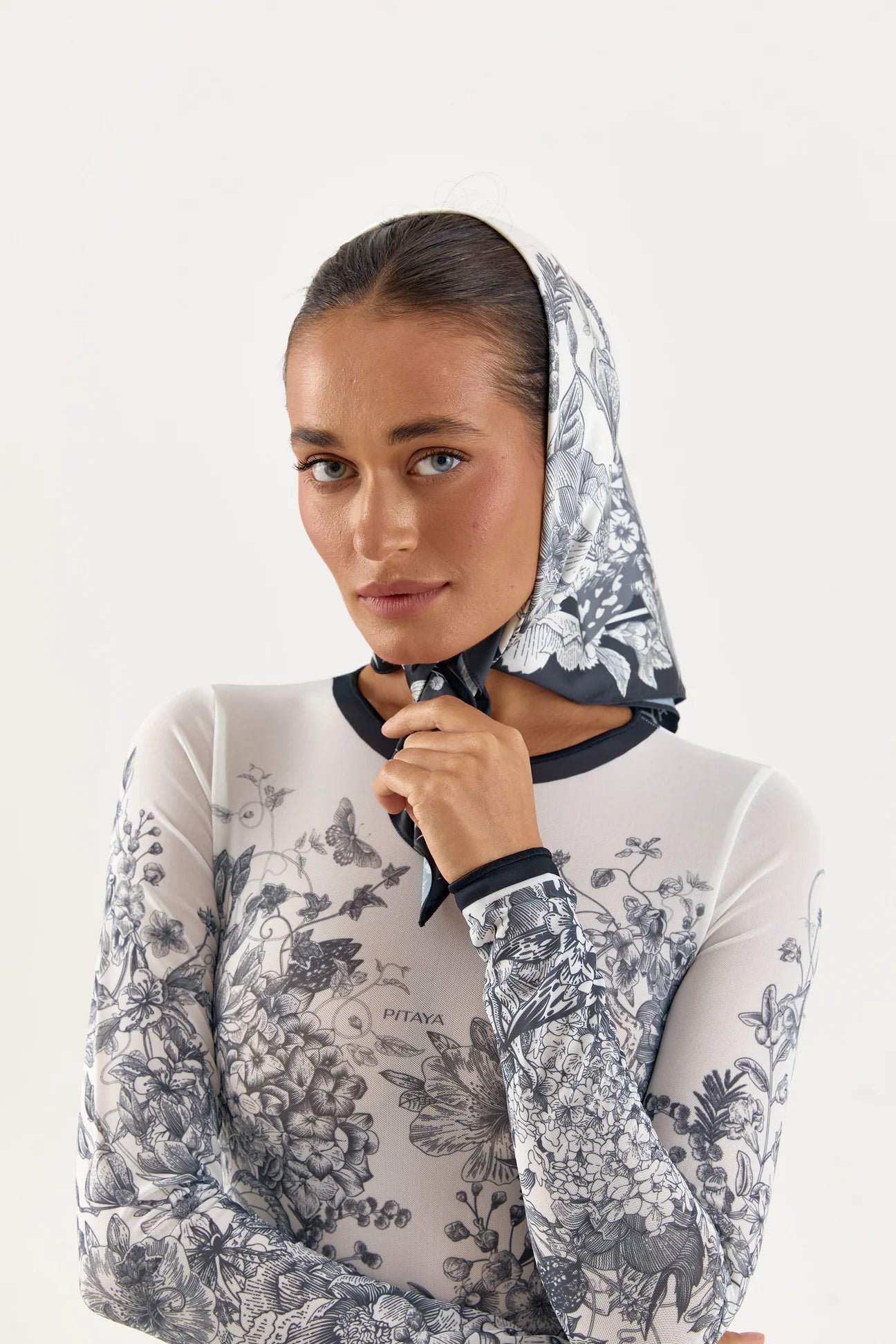 Scarf Noir